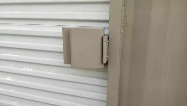 roll up door lock box